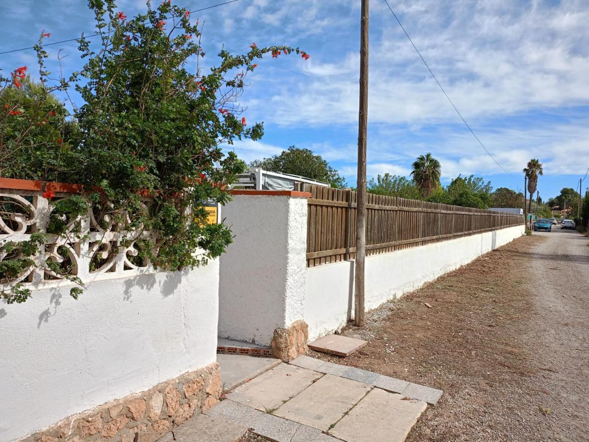 Large Yard, Large Lawn, Independent Villa Lliria Kültér fotó