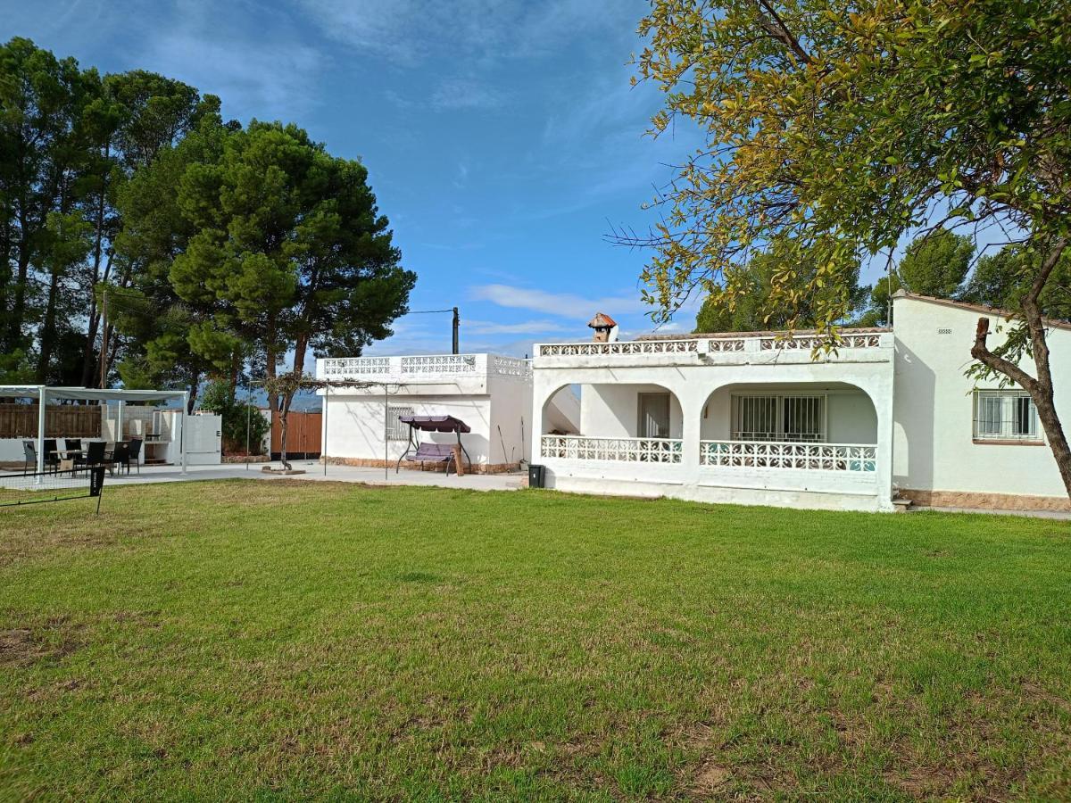 Large Yard, Large Lawn, Independent Villa Lliria Kültér fotó