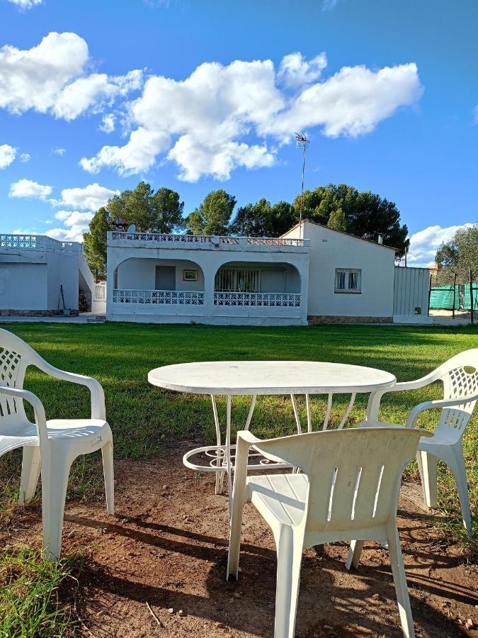 Large Yard, Large Lawn, Independent Villa Lliria Kültér fotó