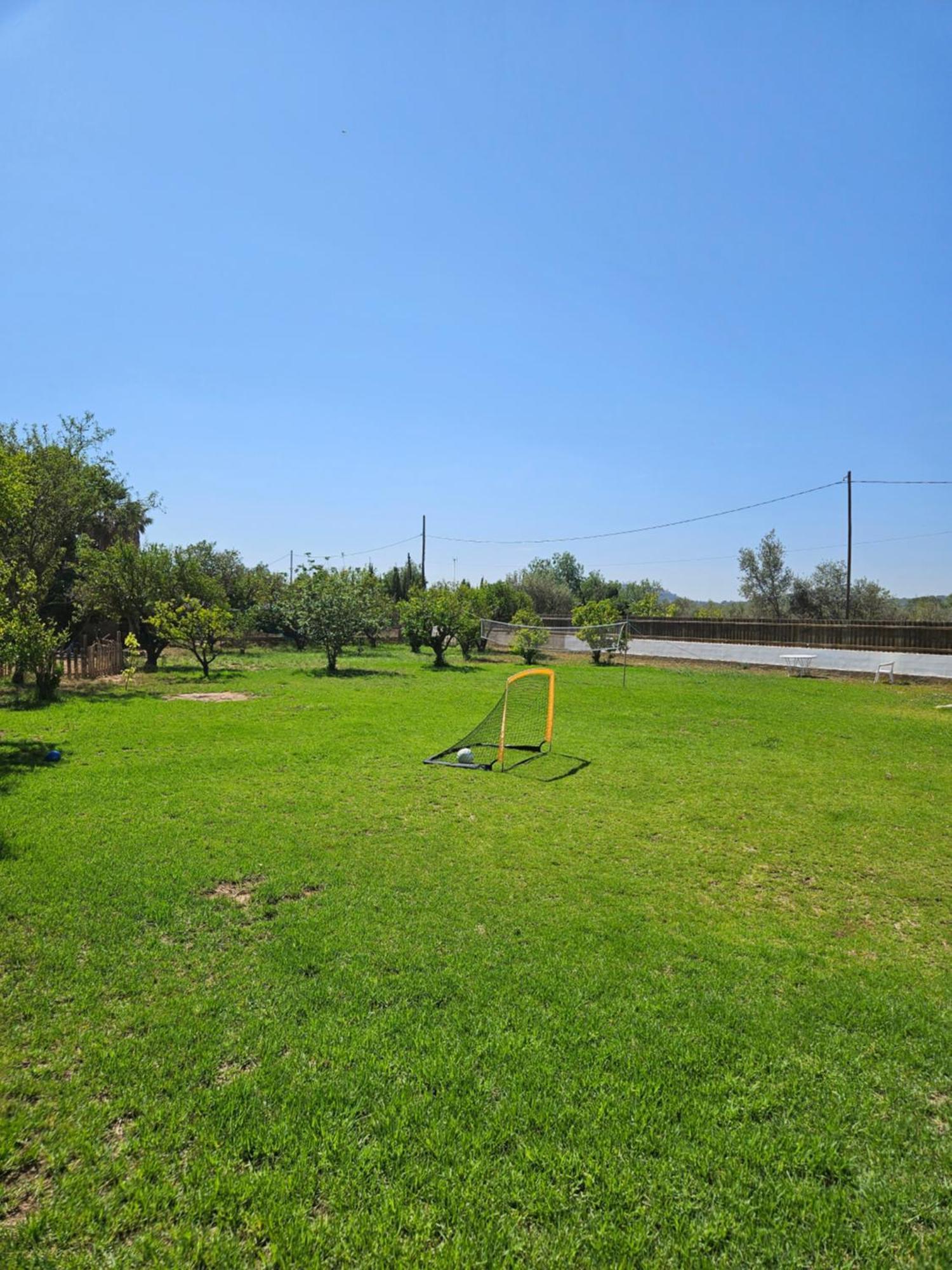 Large Yard, Large Lawn, Independent Villa Lliria Kültér fotó